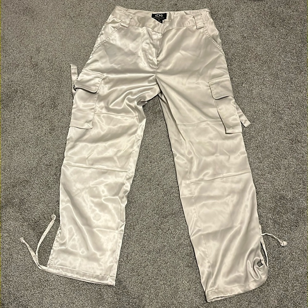 IDG PETITE WOMENS GREY/SILVER JOGGERS